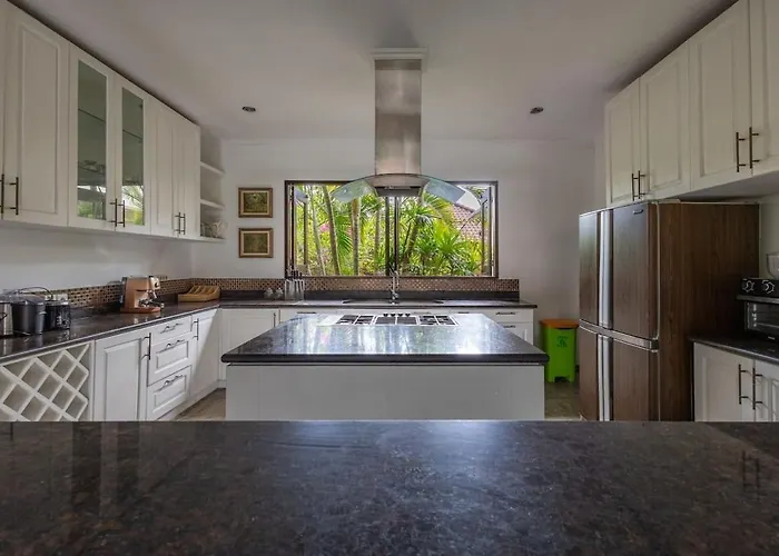 别墅 Kalimaya I Luxury 5 Bedroom With Huge Garden & Lap Swimming Pool 150-metres To 塞米亚克