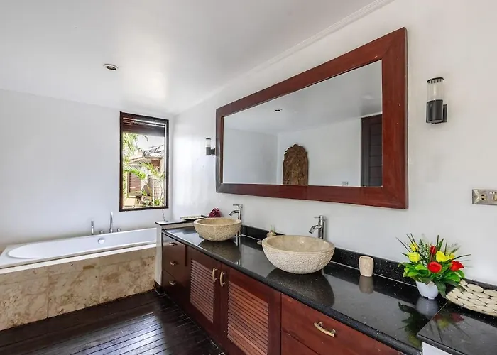 Kalimaya I Luxury 5 Bedroom With Huge Garden & Lap Swimming Pool 150-metres To 塞米亚克