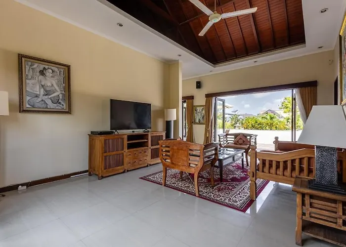 Kalimaya I Luxury 5 Bedroom With Huge Garden & Lap Swimming Pool 150-metres To *