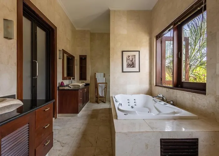 Kalimaya I Luxury 5 Bedroom With Huge Garden & Lap Swimming Pool 150-metres To * 塞米亚克